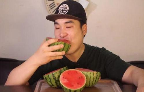 网红陈佩奇吃瓜视频,揭秘网红幕后生活  第3张